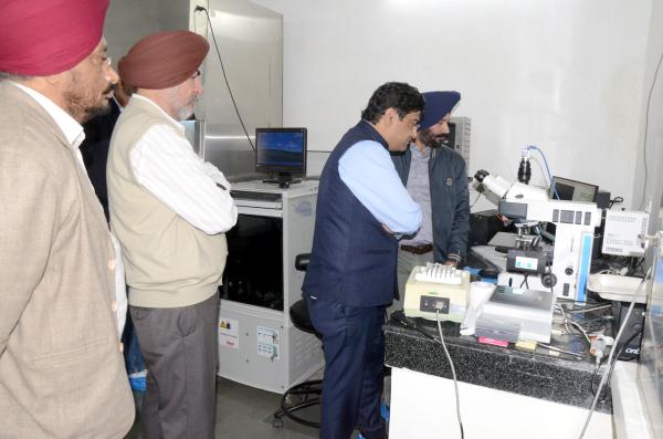Sh. Sandeep N Mahatme, PS to the Minister of Fisheries, Animal Husbandry & Dairying, during a visit to the Embryo Transfer Technology Lab